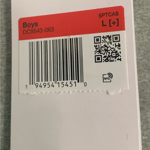 New with Tags Nike Boys T-shirt grey Size Large - Picture 2 of 2